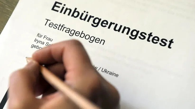 فضيحة في ألمانيا: شهادات لغة مزورة تباع على تيك توك للحصول على الجنسية
