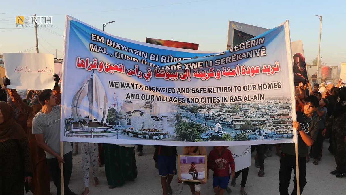 نازحون من سري كانيه يحتجون ويطالبون بالعودة ورفض التغيير الديموغرافي