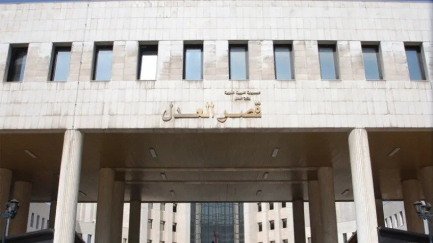 اعتراضات على آلية ترشيح القضاة بدمشق: محامون يتهمون النقابة بالمحاباة ويحتجون أمام العدل