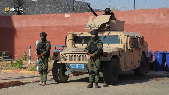 قوى الأمن الداخلي تطلق حملة أمنية واسعة في الرقة لملاحقة المطلوبين وتعزيز الأمن