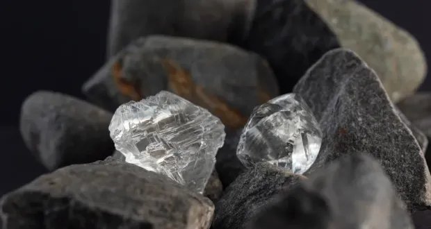 طريقة يابانية ثورية: تحويل الكربون إلى ألماس بتقنية جديدة دون الحاجة للحرارة أو الضغط