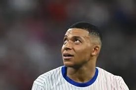 مبابي يحطم رقم هنري التاريخي ويقترب من عرش جيرو كهداف لفرنسا