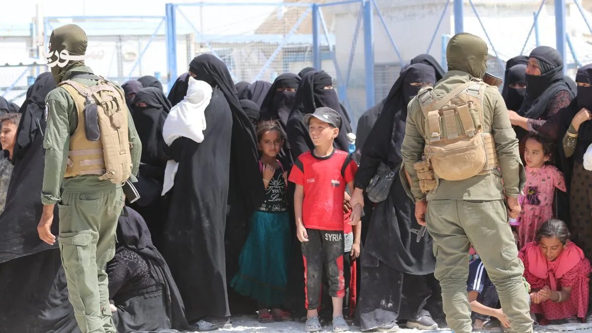 تصاعد التوتر في مخيم الهول بعد حملة تفتيش مكثفة بحثاً عن خلايا داعش