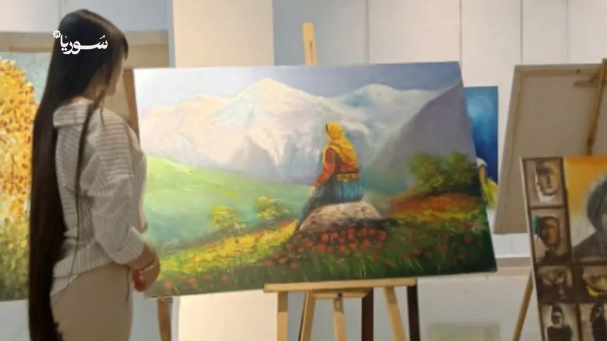 روز عمر: فنانة من القامشلي تطمح للطب وترسم الحياة بألوان الأمل