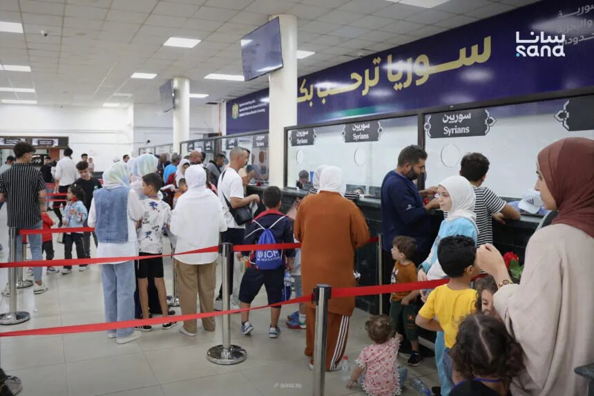 عودة طوعية: 300 لاجئ سوري يعودون من لبنان عبر معبر جديدة يابوس