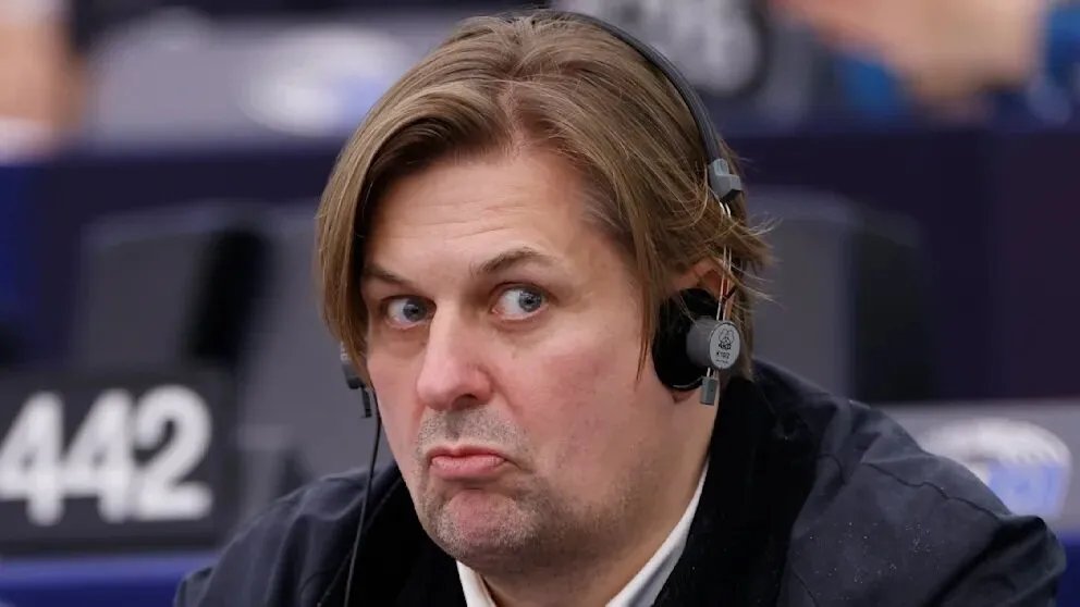 ألمانيا: البرلمان يرفع الحصانة عن ماكسيميليان كرا بتهم فساد وغسل أموال مرتبطة بالصين