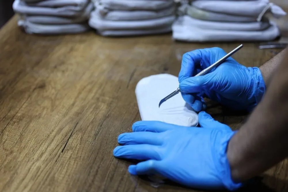 الداخلية السورية تضبط كميات ضخمة من المخدرات والعملة المزيفة في اللاذقية