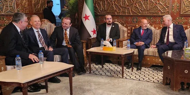 وزير الاقتصاد السوري يبحث مع نظيره التركي تعزيز التعاون التجاري في دمشق