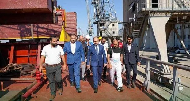 طرطوس: جولة ميدانية لتفقد عمليات تفريغ شحنات القمح في المرفأ