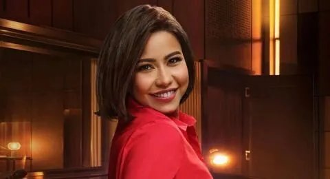 شيرين عبد الوهاب تعود بقوة بأغنية وطنية وتنهي خلافها مع محاميها