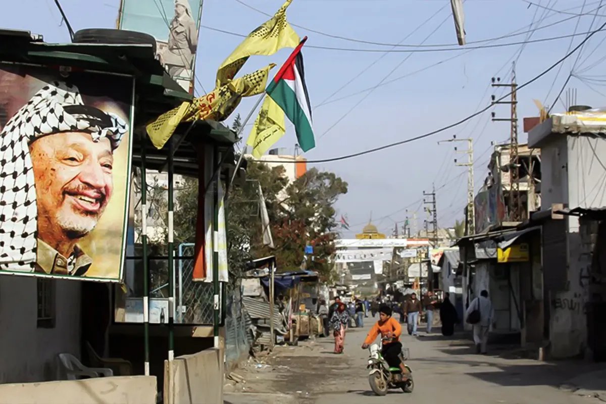 الجيش اللبناني يتسلم شحنات أسلحة من مخيمات اللاجئين الفلسطينيين في خطوة لحصر السلاح بيد الدولة