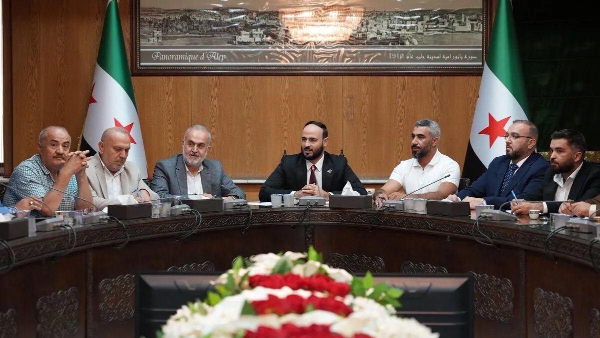 محافظ حلب يتلقى 900 طلب للجنة الغصب البيّن ويعد بدراسة مقترحات الأهالي لتعزيز الاستقرار