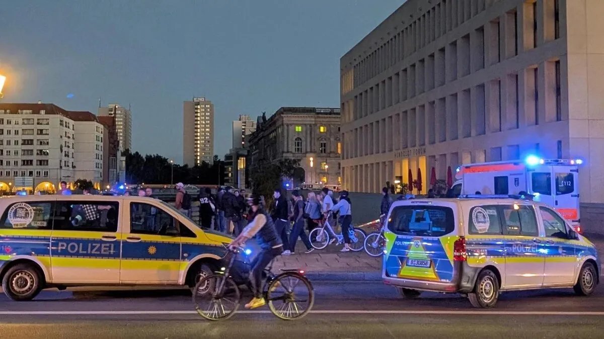 برلين: إصابات خطيرة إثر شجار جماعي في منطقة همبولت فوروم واستدعاء الإسعاف