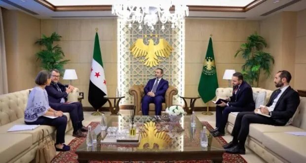 وزير الخارجية يبحث مع القائم بالأعمال الإيطالي تعزيز التعاون الاقتصادي