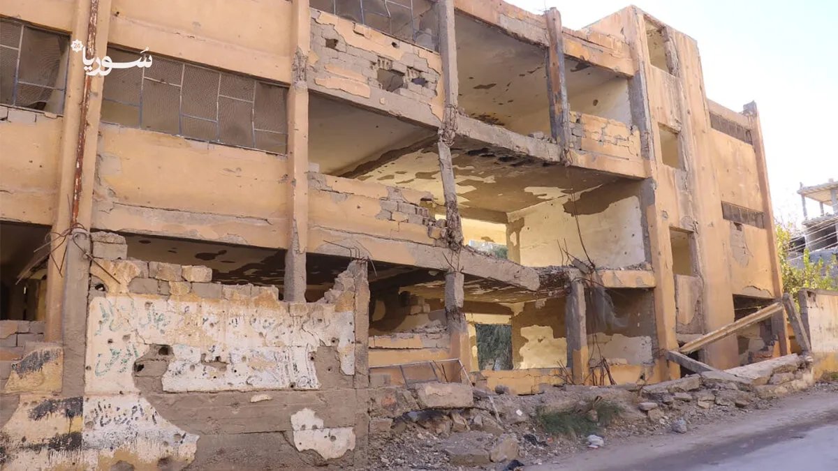 أزمة التعليم في دير الزور: مدارس مدمرة ونقص حاد في الكوادر يهدد مستقبل الطلاب