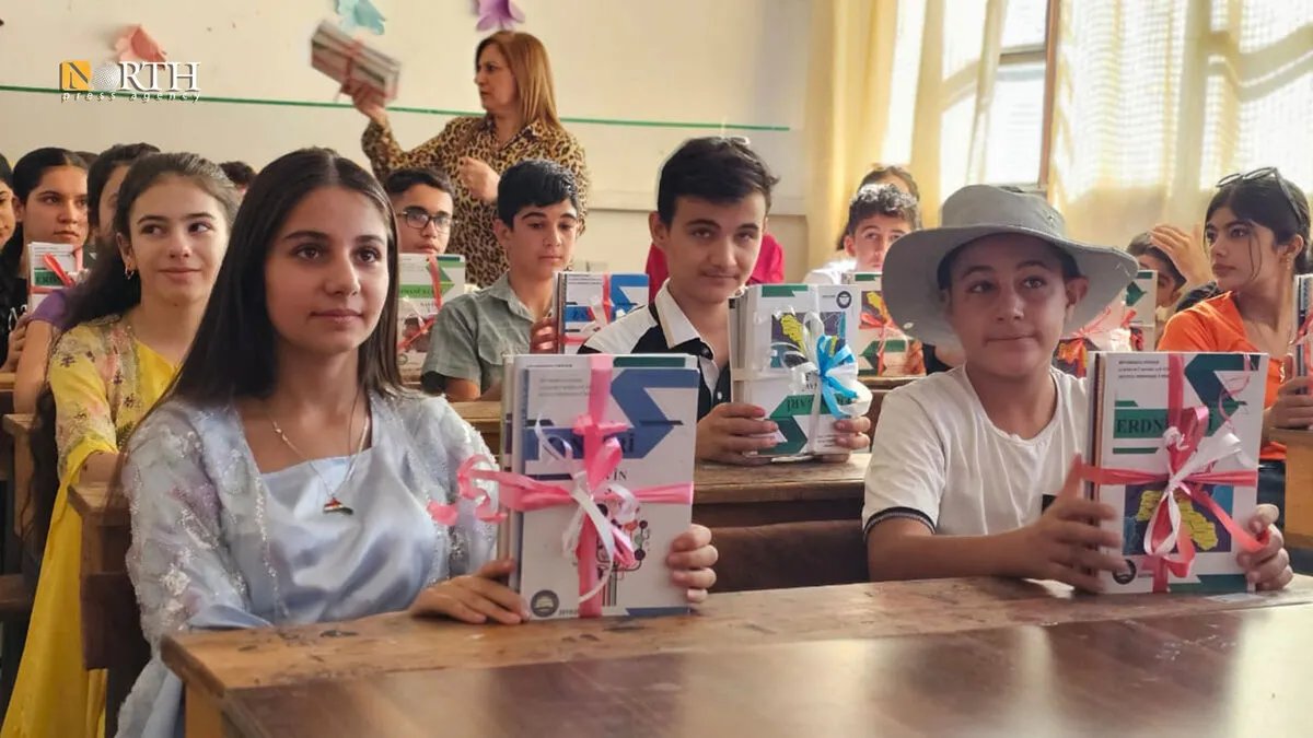 القامشلي تستقبل العام الدراسي الجديد في مدارس الإدارة الذاتية