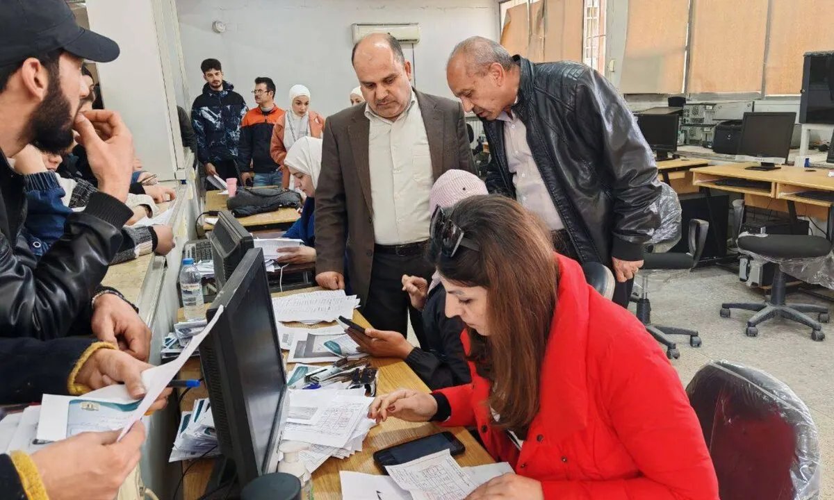 بعد سنوات من الفصل: الحكومة السورية تعيد أكثر من 14 ألف موظف مفصول بسبب الثورة