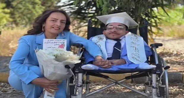 علي إبراهيم: شاب سوري يتحدى مرضه ويحقق حلمه في الصيدلة بعزيمة لا تلين