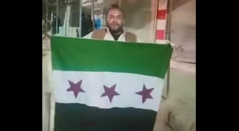 اعتقال مواطن في الشدادي بسبب رفع علم النظام السوري: استياء شعبي واسع