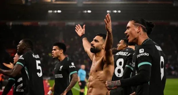 محمد صلاح يسطر تاريخاً جديداً: يتجاوز أندي كول ويصعد إلى قائمة عظماء هدافي الدوري الإنجليزي