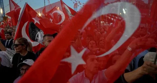 تركيا على صفيح ساخن: هل يطيح القضاء بحزب الشعب الجمهوري المعارض؟