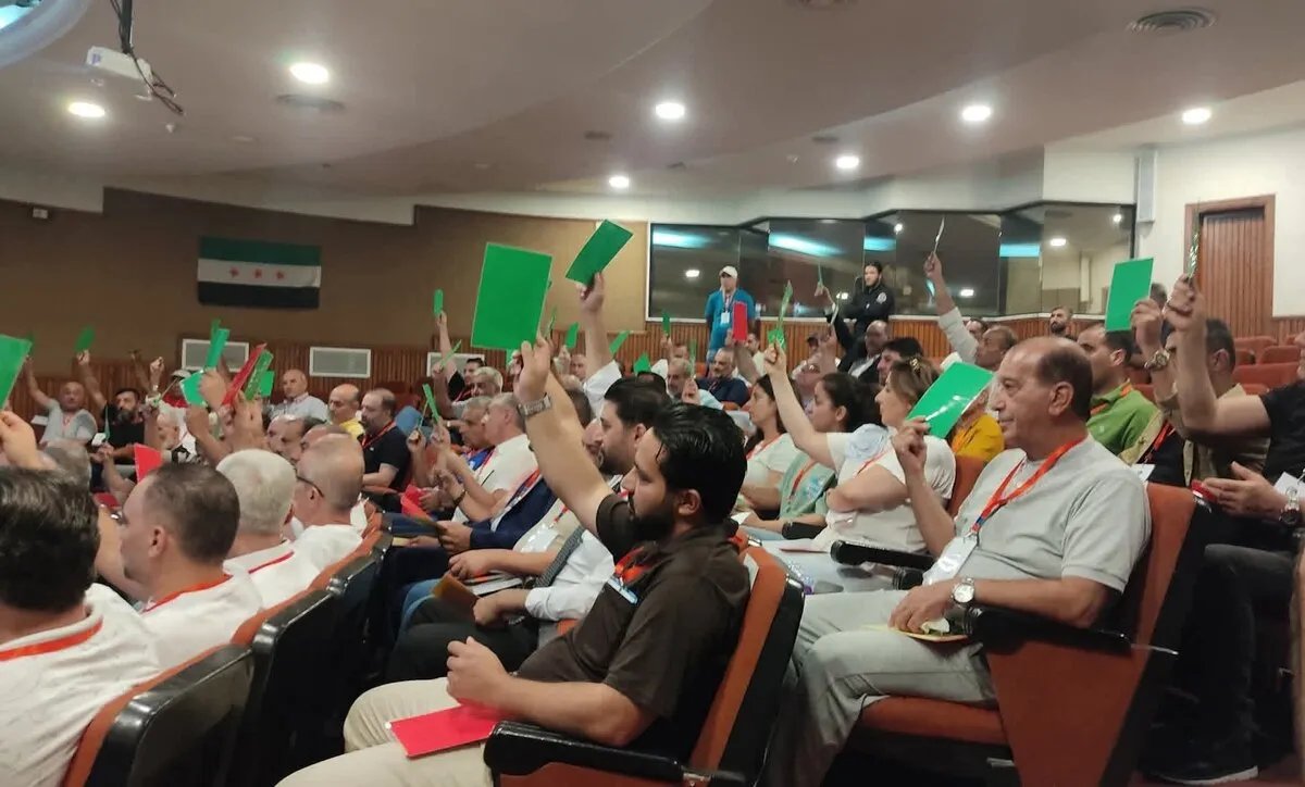 جدل في الأوساط الرياضية السورية بعد إلغاء شرط الشهادة الثانوية لرئيس اتحاد الكرة.. هل يمهد القرار الطريق لفراس تيت؟