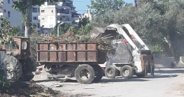 اللاذقية تحت وطأة النفايات: 1200 طن يومياً و350 عاملاً يواجهون التحدي