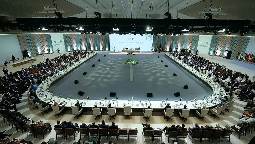 قمة الدوحة الطارئة: تضامن عربي وإسلامي قوي ضد العدوان الإسرائيلي ومناقشة آليات الحماية