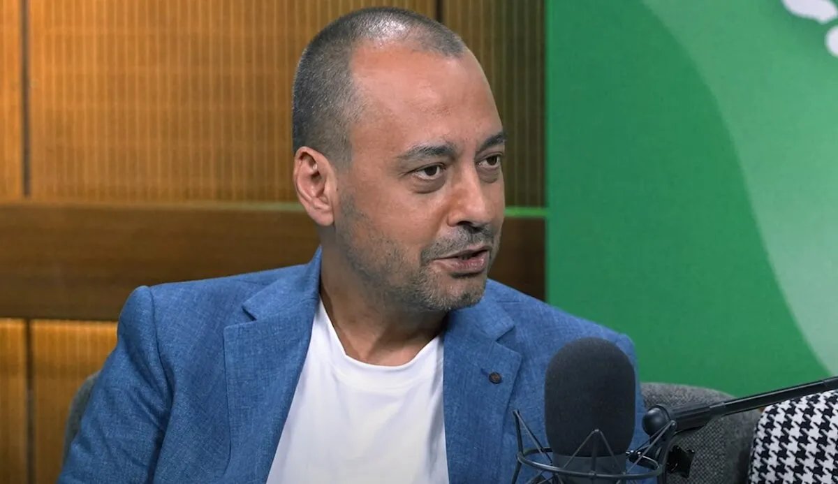 ضابط شرطة منشق يكشف عن تفاصيل مؤلمة: معاناة المئات في انتظار مرسوم العودة الغائب! (فيديو)