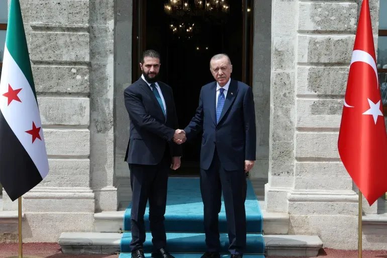 الشرع وأردوغان يبحثان العلاقات الثنائية والقضايا الإقليمية على هامش القمة الإسلامية في الدوحة