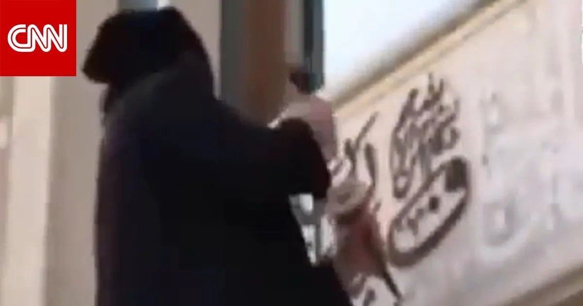 تحقق: فيديو متداول حول تدمير نقوش مساجد في سوريا.. إليك الحقيقة