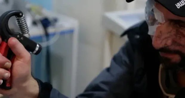 في الذكرى الأولى لتفجير البيجر: قصص جرحى تتحدى الألم بالصبر والأمل