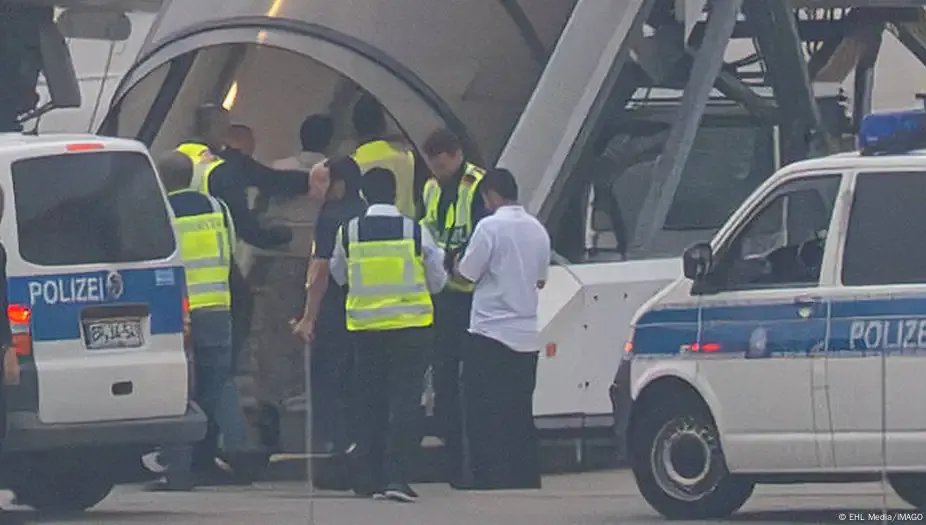 ألمانيا تسعى لترحيل اللاجئين الأفغان: محادثات بوساطة قطرية مع طالبان لتسهيل العملية