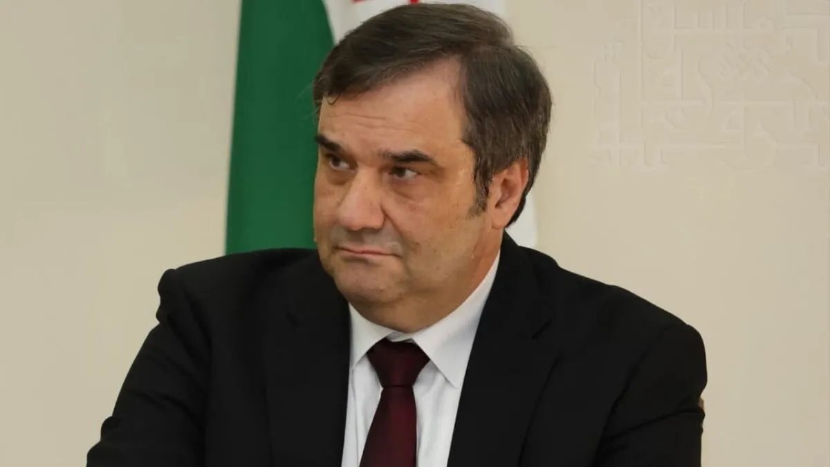 حاكم مصرف سوريا المركزي: الحوالات المالية "شريان حياة" للاقتصاد وسعر الصرف الرسمي يقترب من السوق السوداء