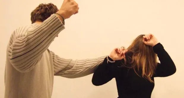 اعتداء على شابة سورية في البداوي شمال لبنان: تفاصيل الحادث وملاحقة الجناة