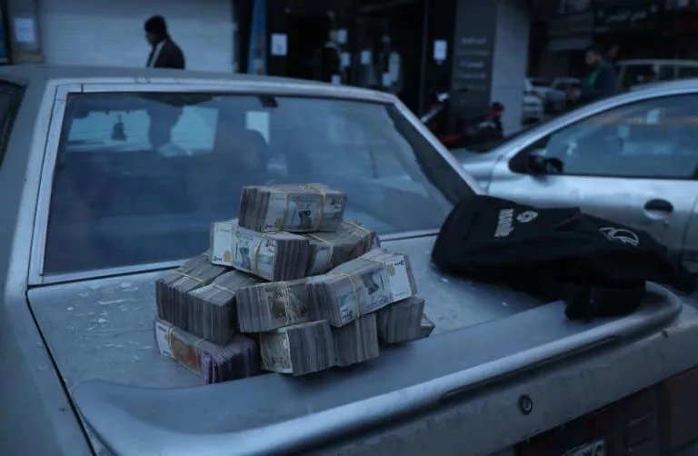 تقلبات الأسواق: أسعار الدولار واليورو والذهب مقابل الليرة السورية اليوم الأربعاء 17 سبتمبر 2025 في السوق السوداء