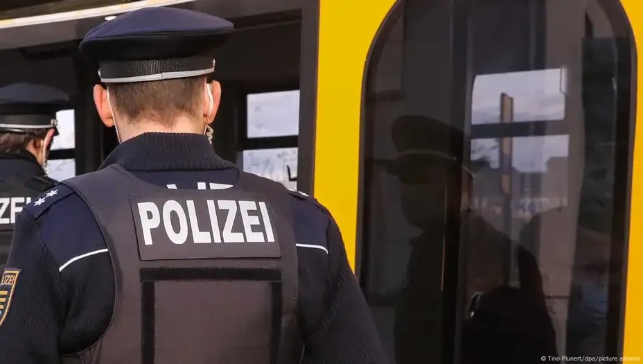 ألمانيا: مداهمات واسعة ضد مجموعة يشتبه بانتمائها لليمين المتطرف وحيازة أسلحة