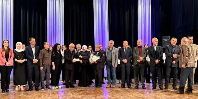 السويداء تحتفي برواد التعليم: تكريم 132 معلماً ومدرساً تقديراً لعطاءاتهم