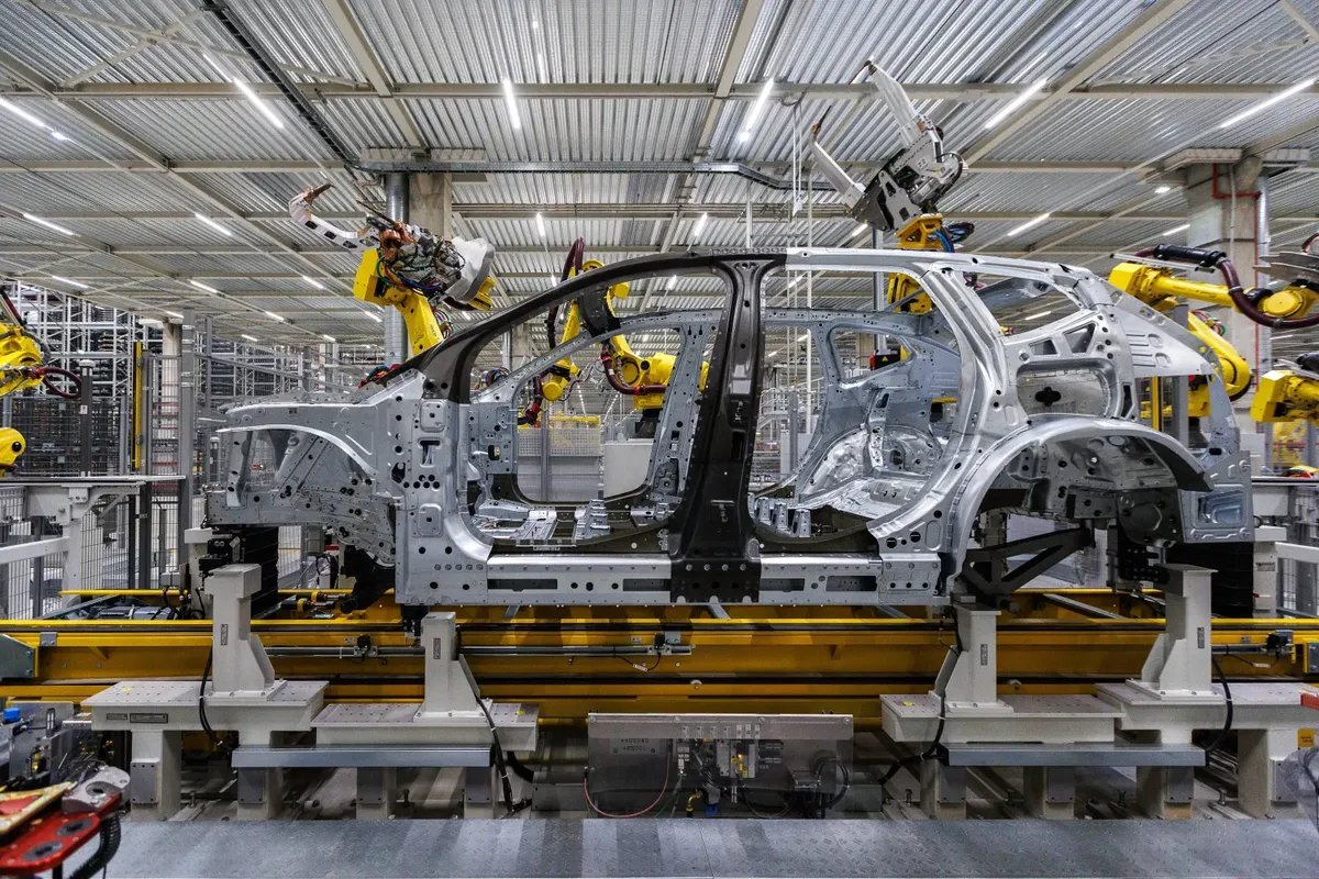 «بي إم دبليو» تفتتح أول مصنع لها في المجر يعمل بالكامل بالطاقة المتجددة