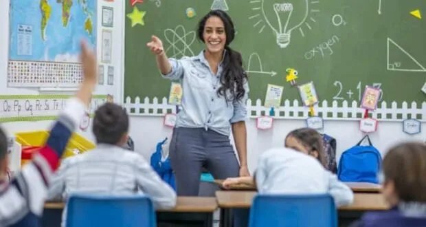 ابتسامة المعلم مفتاح اليوم الأول: كيف تتغلب المدارس على قلق التلاميذ الجدد؟