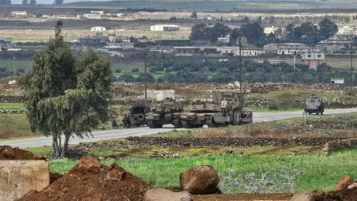 خطة إسرائيلية مثيرة للجدل: هل تتجه لاحتلال نوى ومحيطها في جنوب سوريا؟