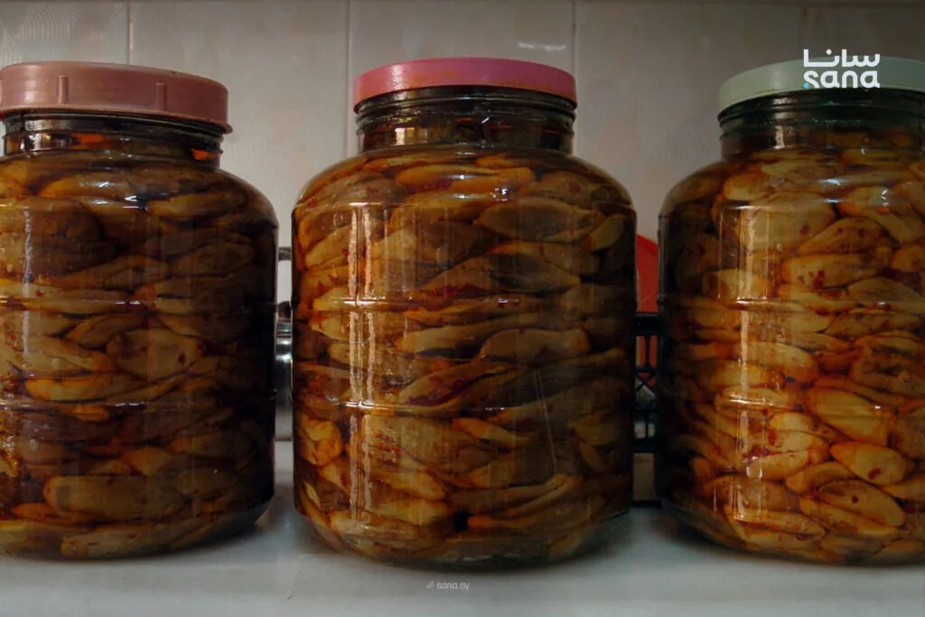 أيلول في سوريا: موسم المونة يحيي التراث العائلي وتقاليد الأجداد