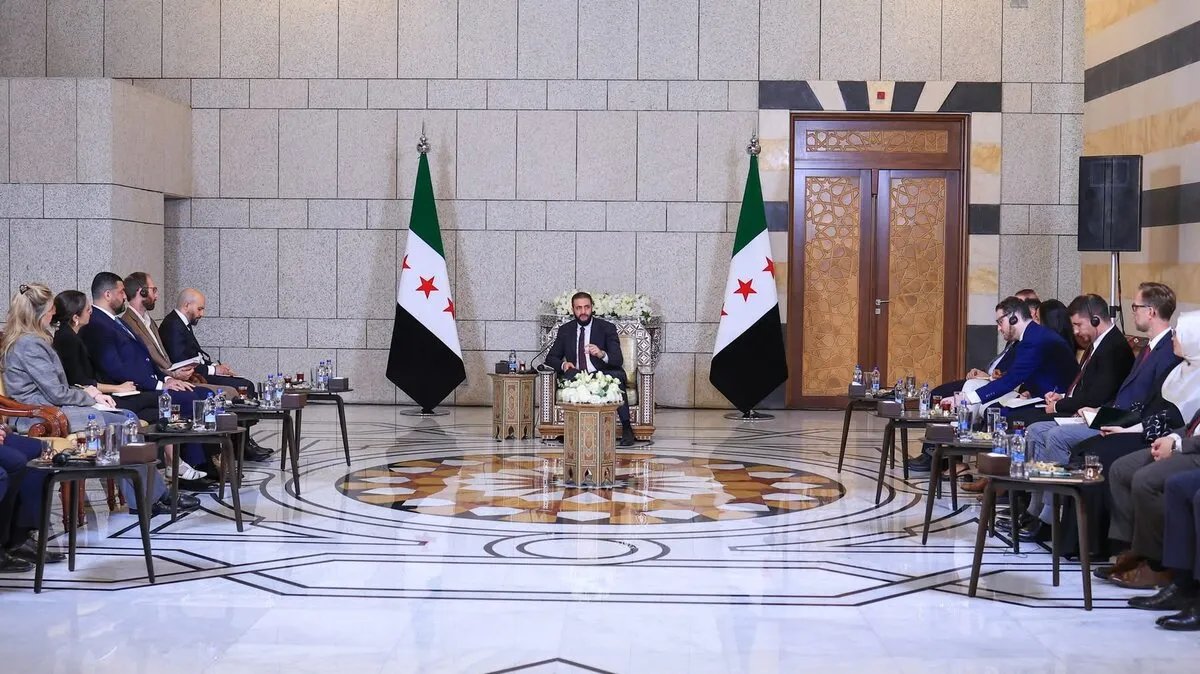 الرئيس الشرع يلتقي باحثين غربيين ويناقش الهوية الوطنية والمسار السياسي لسوريا