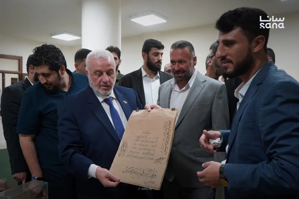 وزير الأوقاف يتفقد العمل الديني والتربوي في عفرين ويؤكد على دعم حفظة القرآن