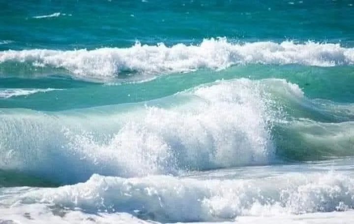 فاجعة قبالة السواحل الليبية: مصرع 19 وفقدان العشرات في غرق قارب مهاجرين