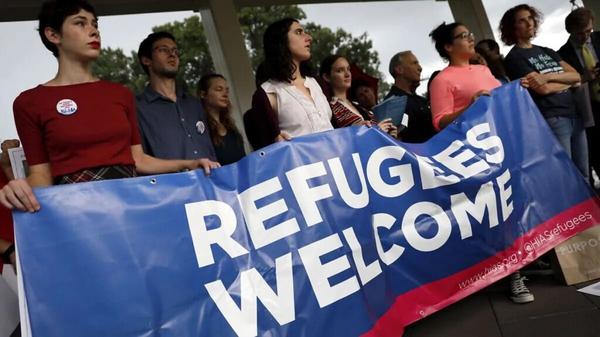 واشنطن تلغي برنامج "الحماية المؤقتة" للسوريين وتمنحهم 60 يومًا للمغادرة