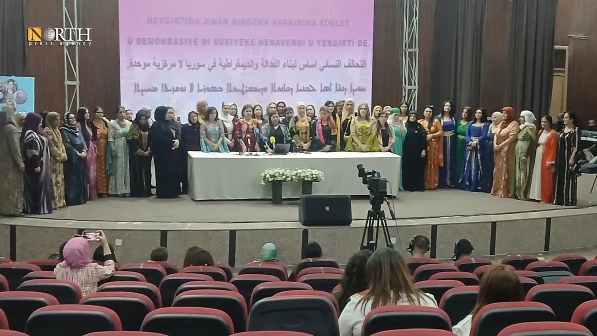 مؤتمر نسائي حاشد في شمال سوريا يطالب بتعديل دستوري يضمن حقوق المرأة