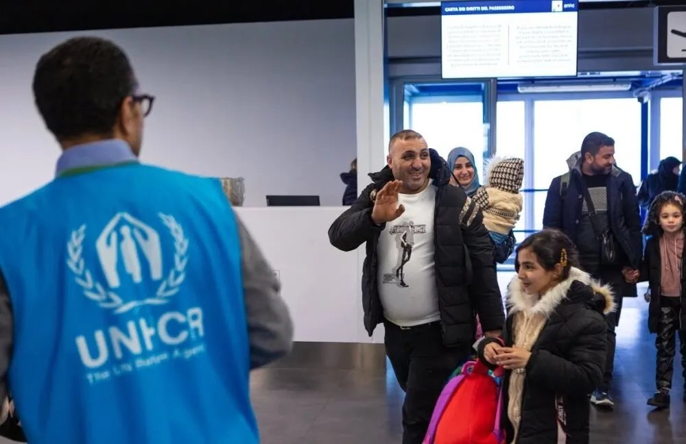 إيطاليا تستقبل 89 لاجئًا سوريًا وغيرهم ضمن برنامج إعادة التوطين لعام 2025