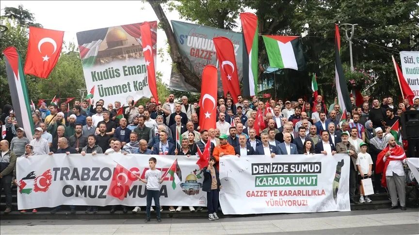 طرابزون التركية تشهد مظاهرة حاشدة دعماً لأسطول الصمود المتجه إلى غزة لكسر الحصار