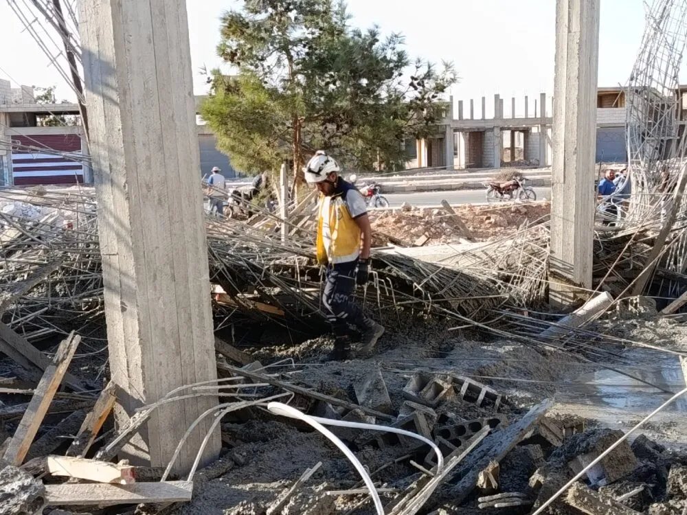 إصابة 6 عمال في انهيار مبنى قيد الإنشاء على طريق حمص-القصير